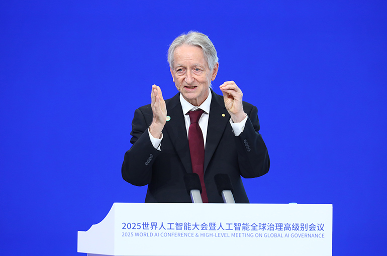 'AI Godfather' Geoffrey Hinton Warns About AI Takeover Risks at WAIC in Shanghai