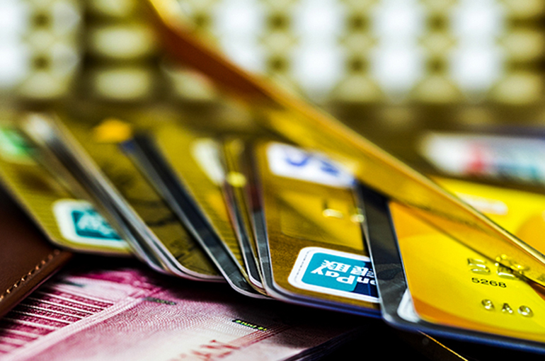 Bank of China Signals Cost Strain by Billing Credit Cardholders for Bad Debt Legal Fees