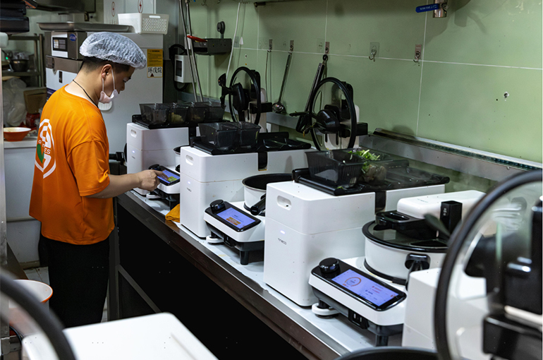 Robot Chefs Boost Efficiency, Profitability at Chinese Restaurant