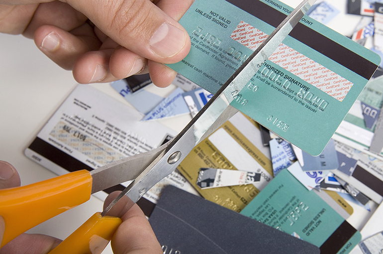 Chinese Banks Scale Back Credit Card Operations Amid Asset Quality Risks, Fintech Option