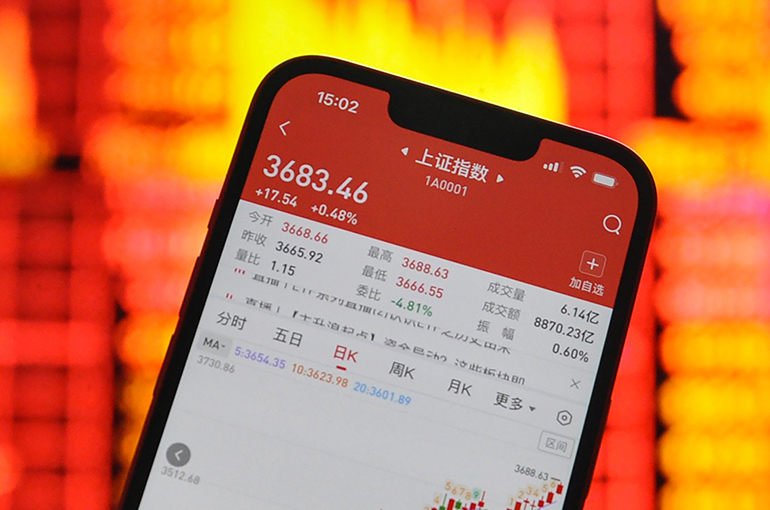 As Shanghai Stocks Close at Highest in Nearly Four Years, Analysts See Further Upside