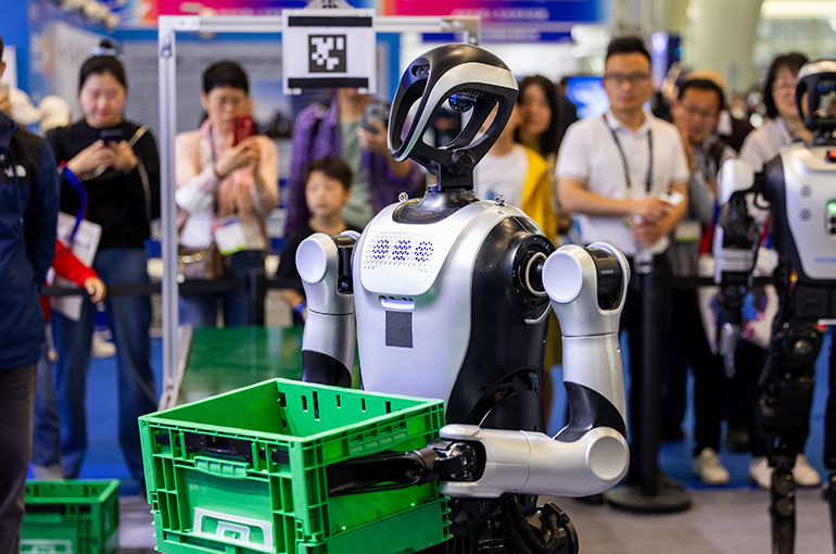 Chinese Industrial Robots Still Face Technical Hurdles Despite Surging Orders, Insiders Say