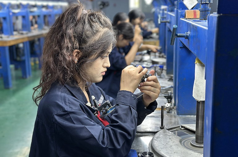 Xinjiang County Becomes Global Synthetic Diamond Hub Thanks to Shanghai-Led Aid Projects