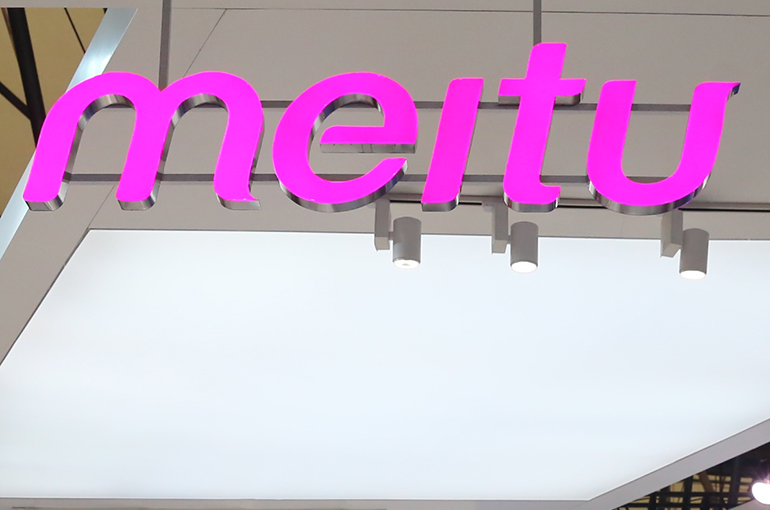 Chinese Photo App Meitu’s First-Half Profit Tops 2023 Total on AI Subscription Boom