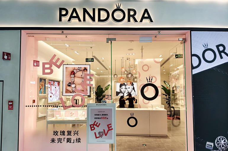 Dutch Jewelry Brand Pandora Speeds Up Closure of Chinese Stores