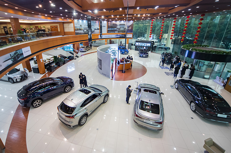 China's Auto Price War Pushes Over Half of Dealers Into First-Half Loss, Survey Finds