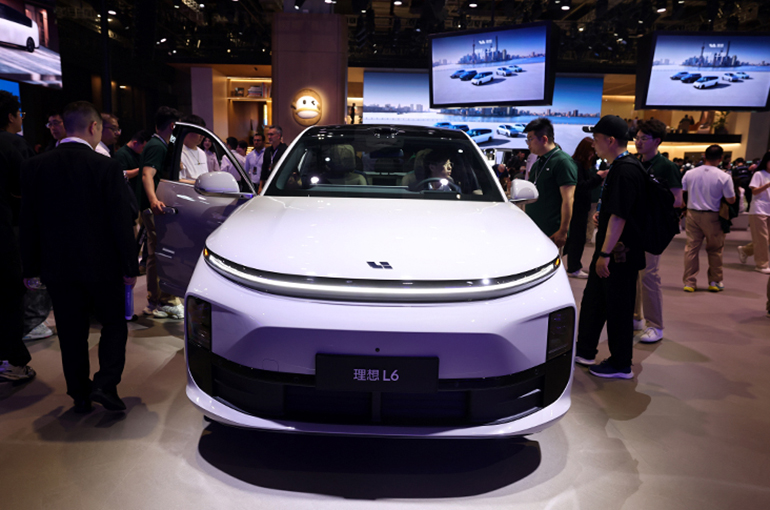 Li Auto Shares Gain as Premium Brand Boosts Margins Amid China EV Price War