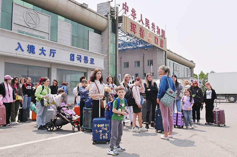Russia-China Flight Searches Surge After New Visa-Free Policy Is Revealed