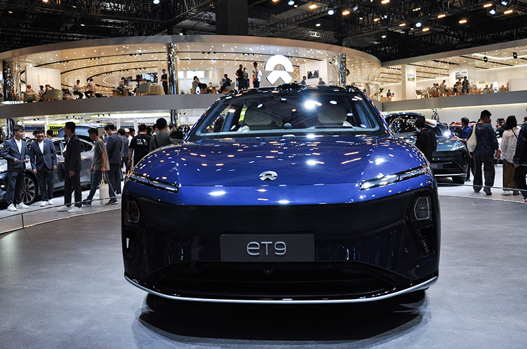 Nio’s Shares Rise After Chinese EV Maker Narrows Loss, Grows Revenue in Second Quarter