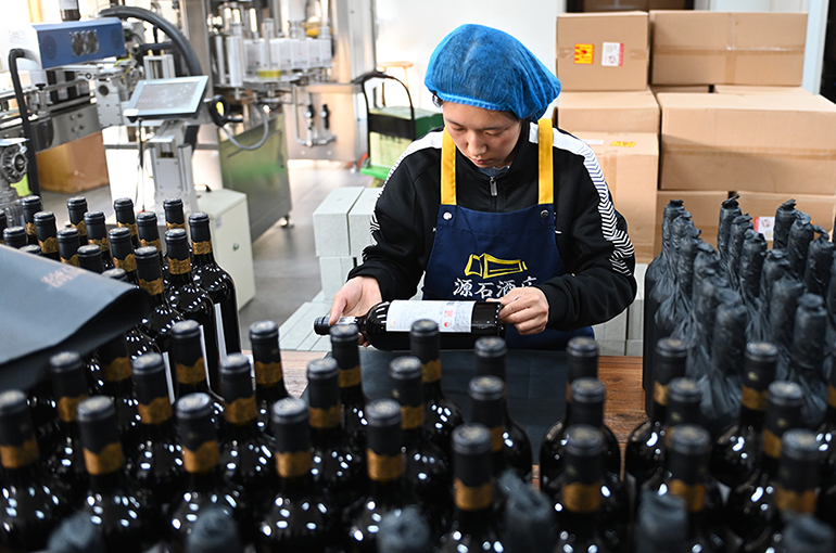 China’s Listed Wine Makers See First-Half Profits Trail Regional Baijiu Producer
