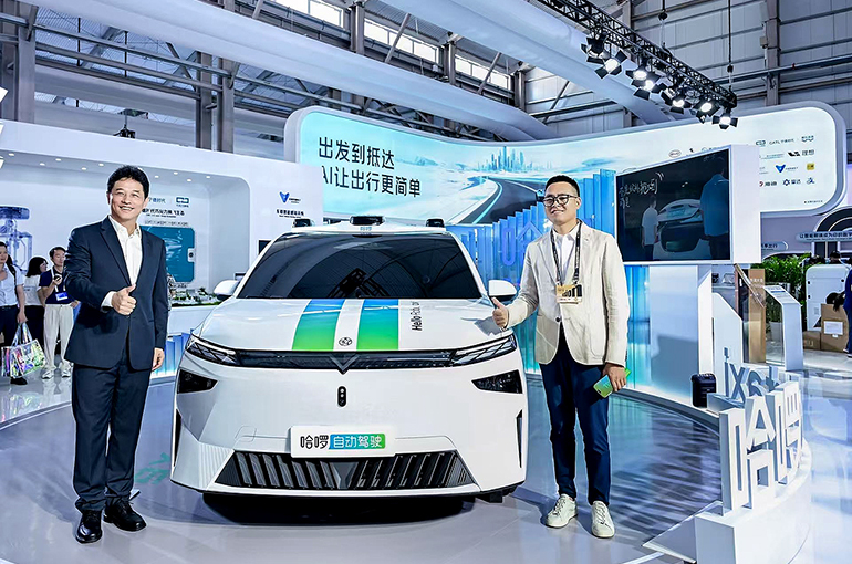 Ant-Backed Hellobike Debuts First Robotaxi, Eyes 50,000+ Units Globally by 2027