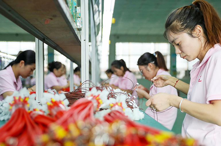 China’s Urban Jobless Rate Edges Up in August Amid Graduation Season
