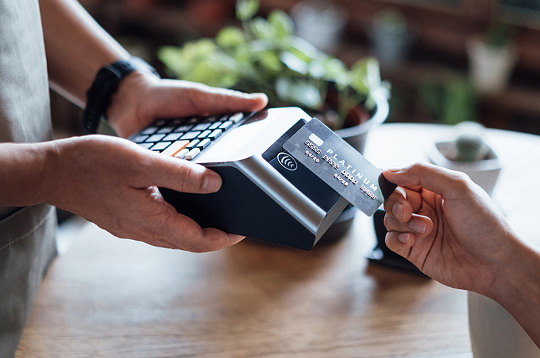 Chinese Int’l Cards Shift to Yuan Settlements Are Backed by Global Payment Networks, Analysts Say