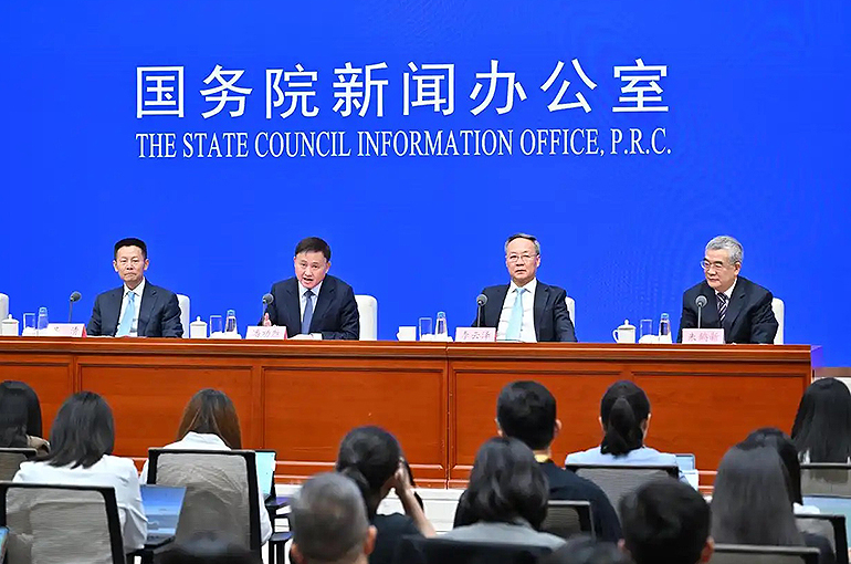 Banks, Insurers Pump USD23.9 Trillion Into China's Real Economy in Five Years