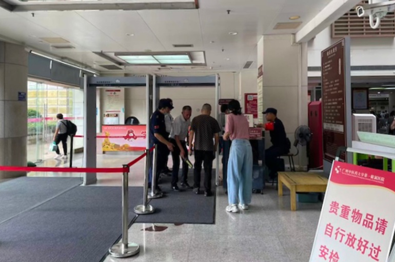 Knife-Wielding Man Stabs Eminent Orthopedic Surgeon at Chinese Hospital, Report Says