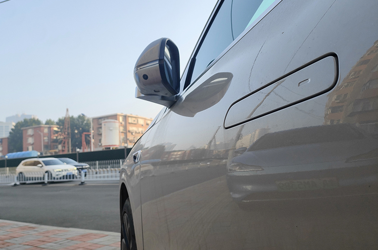 China Issues Draft Rules That Would Force Hidden Car Door Handles to Open Manually