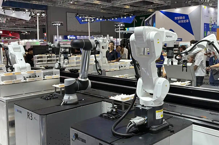 Micro, Fourier, Other Chinese Robot Makers Shine Spotlight on Flexible Systems at CIIF