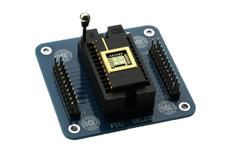 Chinese Researchers Unveil World's First Full-Featured 2D Flash Chip