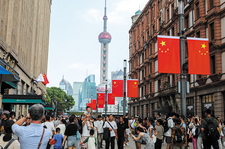 China’s Golden Week Holiday Spending Jumps 15% to USD114.5 Billion