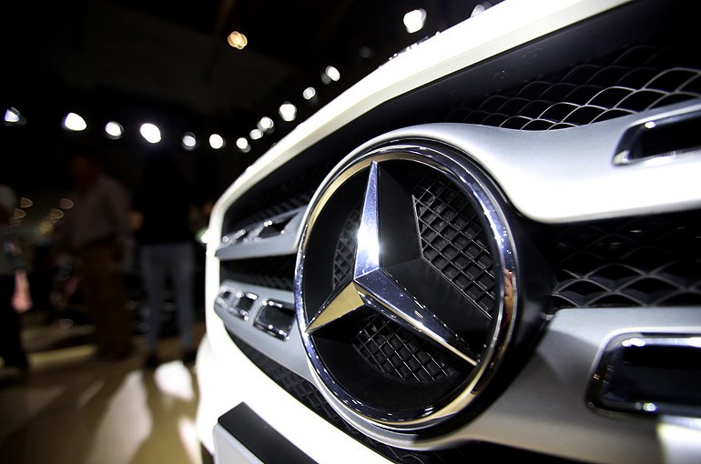 BMW, Mercedes-Benz, Porsche See Sales in China Fall in Third Quarter