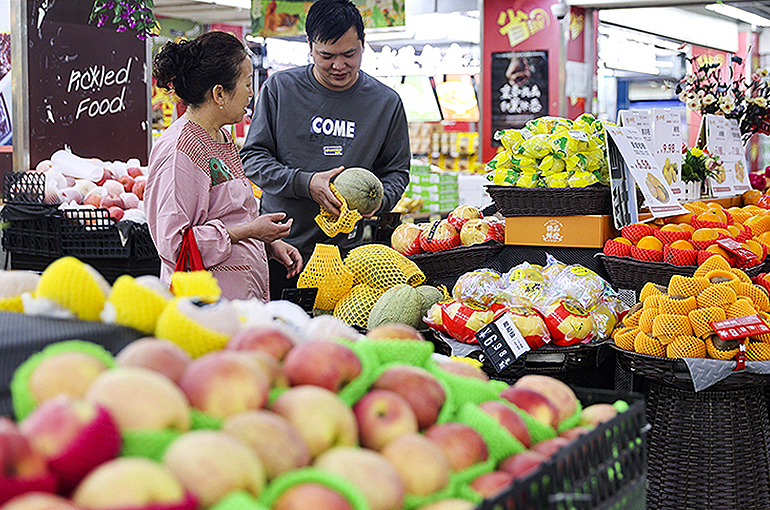 China’s Consumer, Producer Prices Fall at Slower Pace in September