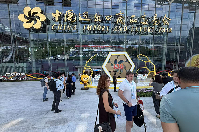 Chinese Robots at Year's Second Canton Fair Draw Many Overseas Buyers Despite Trade Headwinds