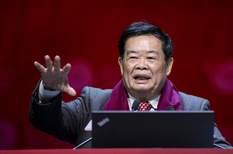 Fuyao Glass Drops as Chairman Resigns, Makes Way for Son Despite Chinese Firm Logs Good Q3 Earnings