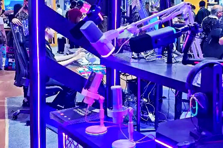 Chinese Electronics Shine at Canton Fair Amid Boom in Livestreaming, Esports