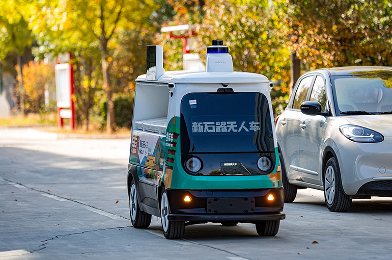 Chinese Robovan Maker Neolix Raises Over USD600 Million for Overseas Expansion