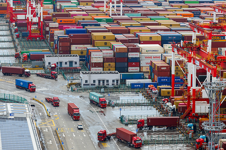 Xinhua Commentary: Joint Efforts Essential for Injecting Stability Into China-US Economic and Trade Ties