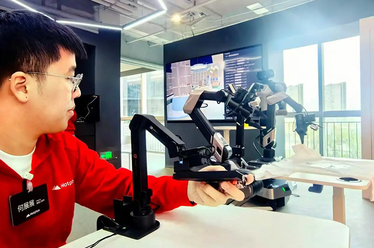 Wuhan Opens China's First 'Virtual School' for Robots Built on Homegrown Tech