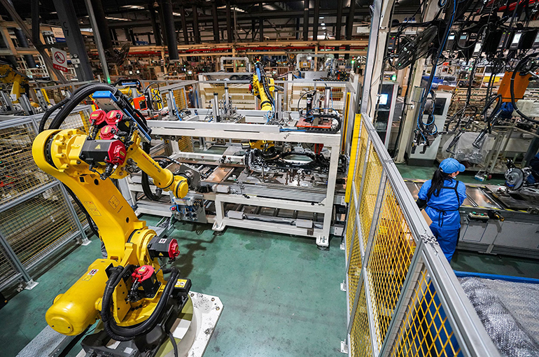 China’s Factory Activity Falls for Seventh Straight Month as Holiday, Global Risks Weigh