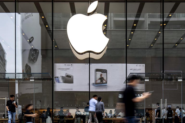 Apple Predicts China Growth Return After Quarterly Decline