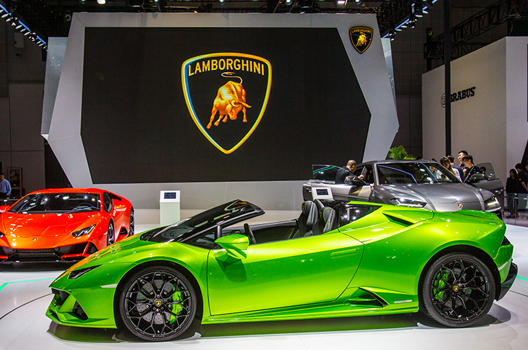 Lamborghini to Make Next Urus a Hybrid Due to Slower Global EV Uptake, CEO Says