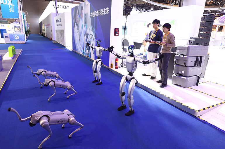 China Int’l Import Expo Opens With Spotlight on Smart Tech, Localization Strategies