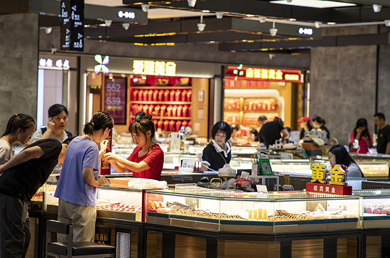 China’s Gold Consumption Drops 8% in January to September as Jewelry Demand Plunges