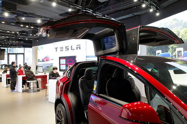 Tesla’s China Sales Plunge to Three-Year Low in October Amid Stiff Competition