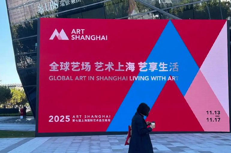 Chinese Mainland’s Rich Are Biggest Spenders on Art for Second Straight Year, UBS Says