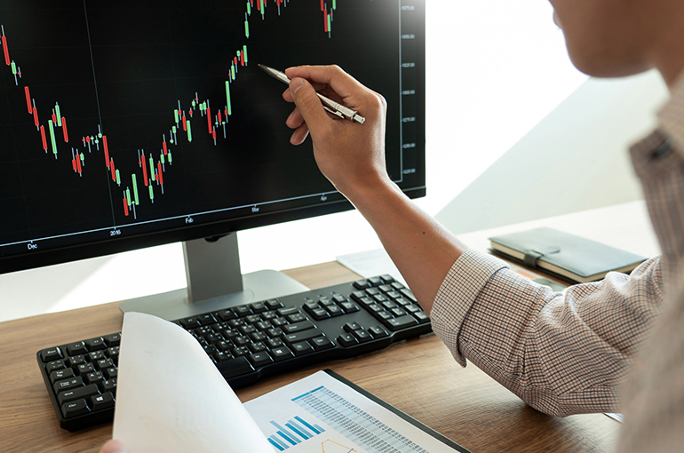 China's Stock Market Retreats But Long-Term Bullish Trend Remains, Brokerage Firms Say