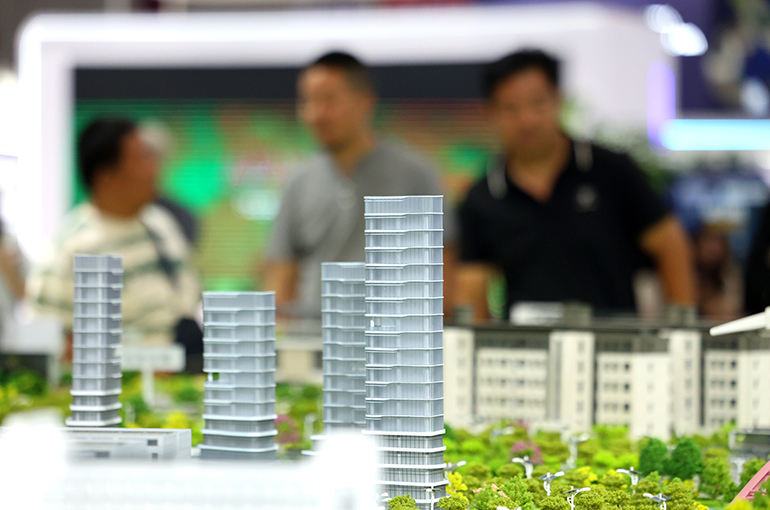 Homeowners Need to Borrow Money to Settle Mortgages When Selling Houses Amid Falling Market Prices