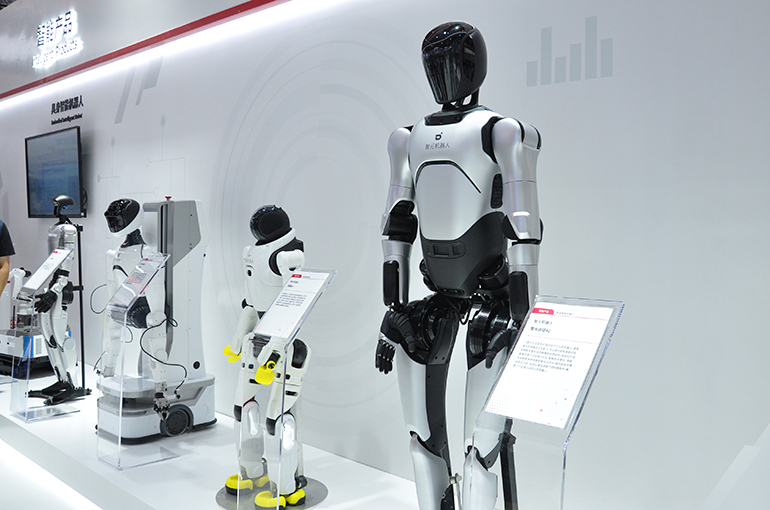 Humanoid Robots' Production Costs to Drop 70% Over Next Decade, Report Says