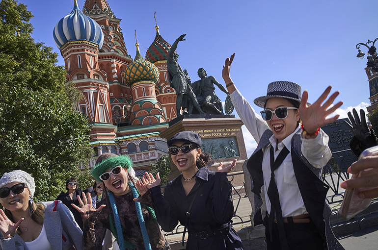 Russia's New Visa-Free Policy for China Fuels Surge in Chinese Travel Searches