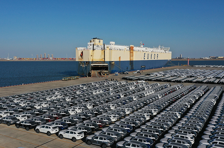 China’s Smart Car Firms Have Rare Chance to Expand Globally, China EV100’s Zhang Says