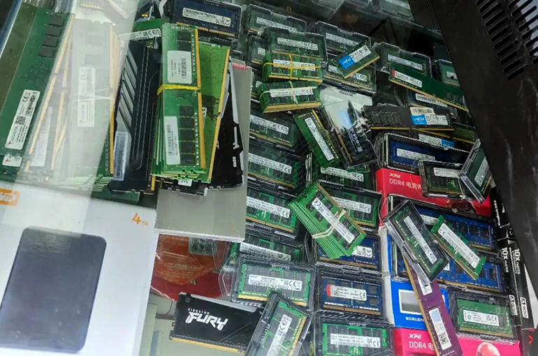 Unexpected Spike in Memory Storage Costs Pushes Up Smartphone, Computer Prices in China