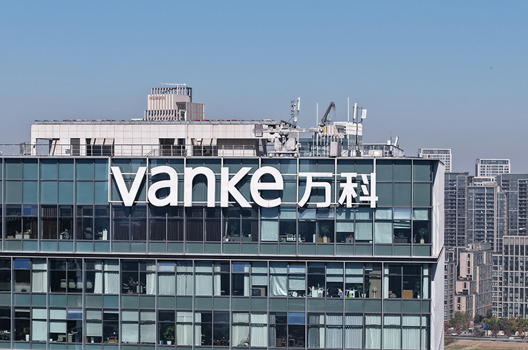 Chinese Builder Vanke Sees Bonds Soar on USD2.83 Billion Debt Delay Proposals