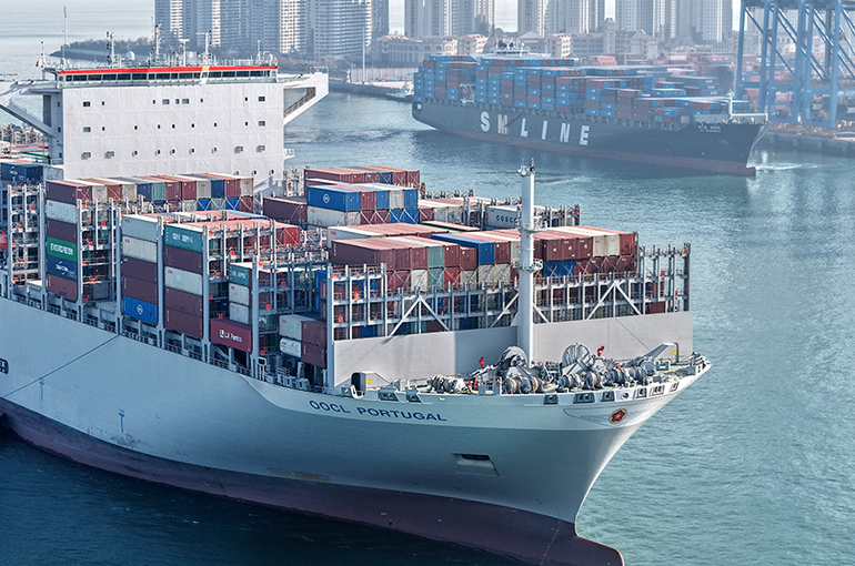 China's Exports Rebound in November Driven by Chips, Cars