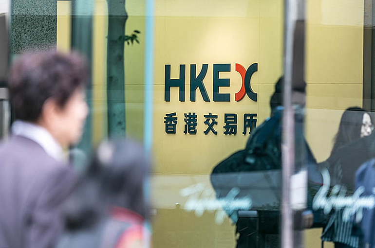 Chinese Mainland Firms Power Almost 40% Jump in Hong Kong IPOs in 2025