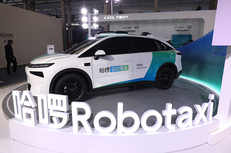 Robotaxi of Ant-Backed Hellobike Hits Two Pedestrians in China's Zhuzhou