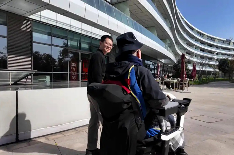 China Hails Breakthrough in Mind Control of Smart Wheelchairs, Robot Dogs