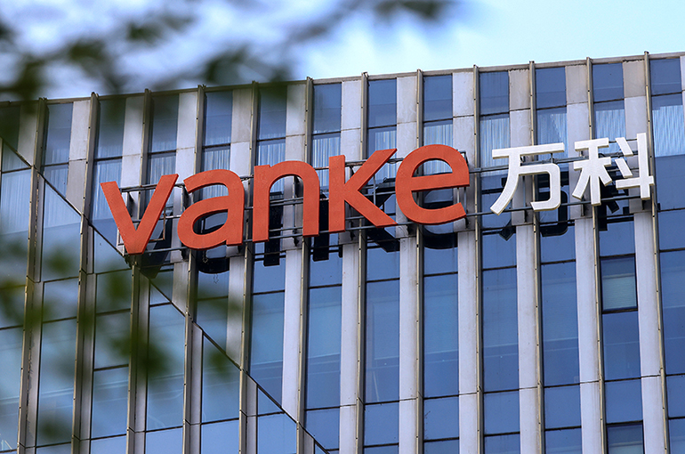China Vanke Falls After Proposing Options to Extend Second Bond Due This Month